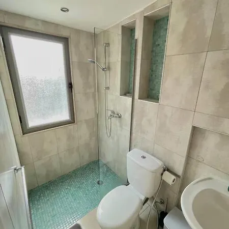 A Small Gem In The Bllok *