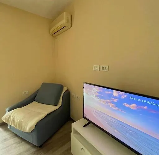 A Small Gem In The Bllok * ティラナ