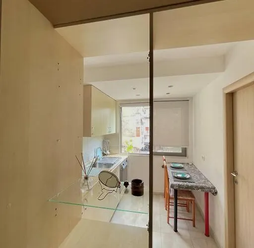 アパート A Small Gem In The Bllok ティラナ