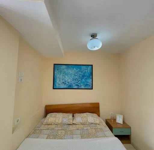 A Small Gem In The Bllok *