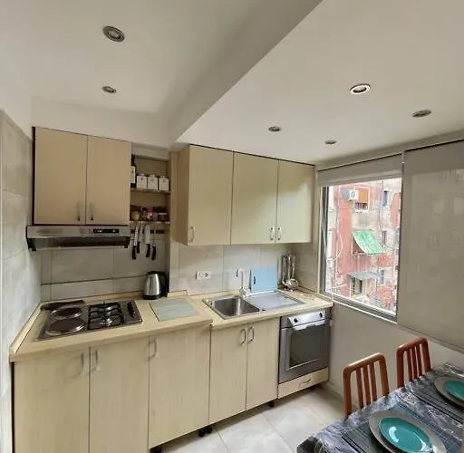 A Small Gem In The Bllok ティラナ