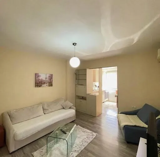 アパート A Small Gem In The Bllok ティラナ