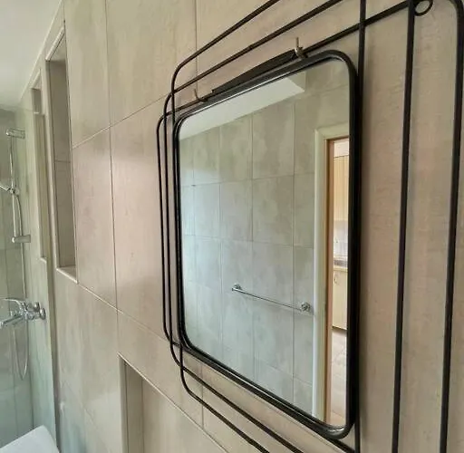 A Small Gem In The Bllok