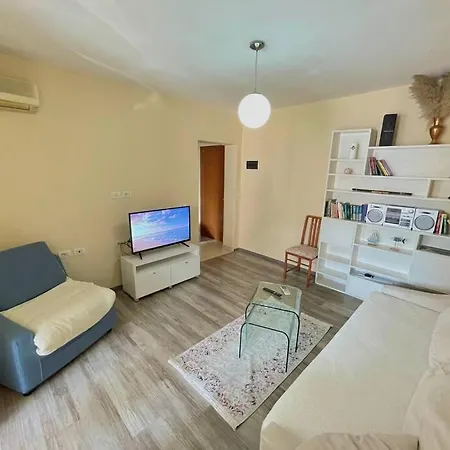 Appartement A Small Gem In The Bllok