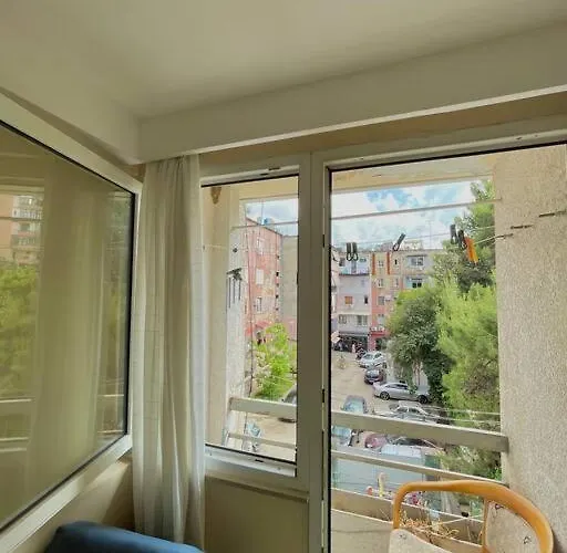 A Small Gem In The Bllok * טיראנה